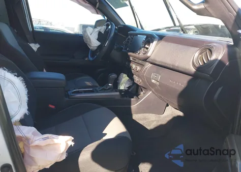 2021 Toyota Tacoma Trd Sport z USA, uszkodzony, nr VIN 5TFCZ5AN7MX277526